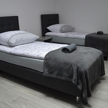 Hostel Adabet24 Kepno Eksteriør billede