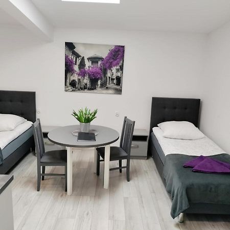 Hostel Adabet24 Kepno Eksteriør billede