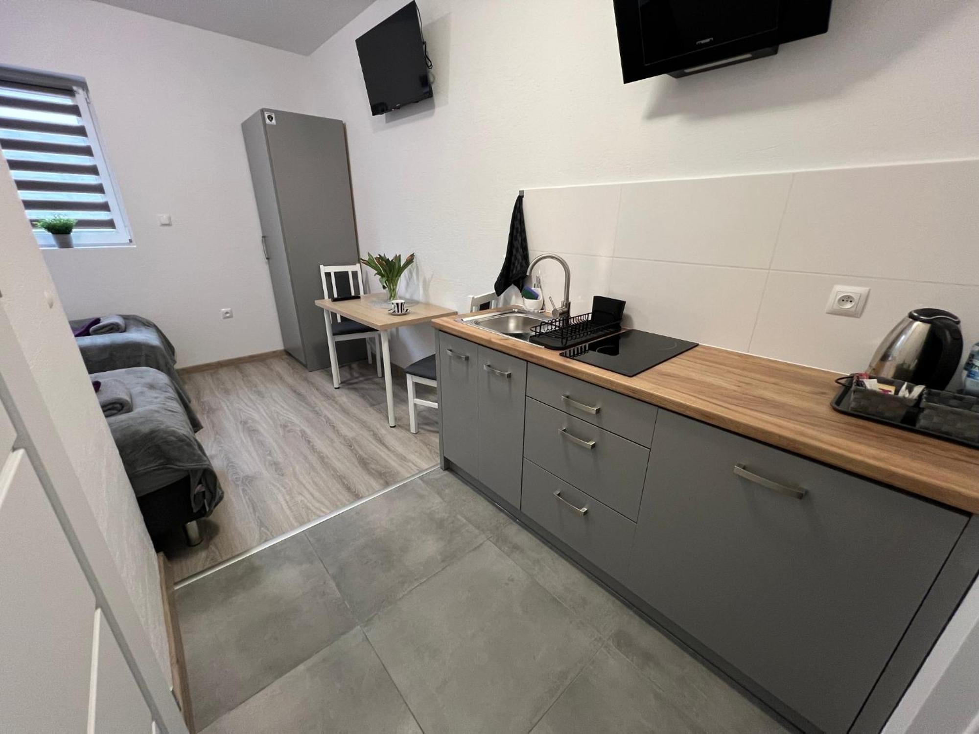 Hostel Adabet24 Kepno Eksteriør billede